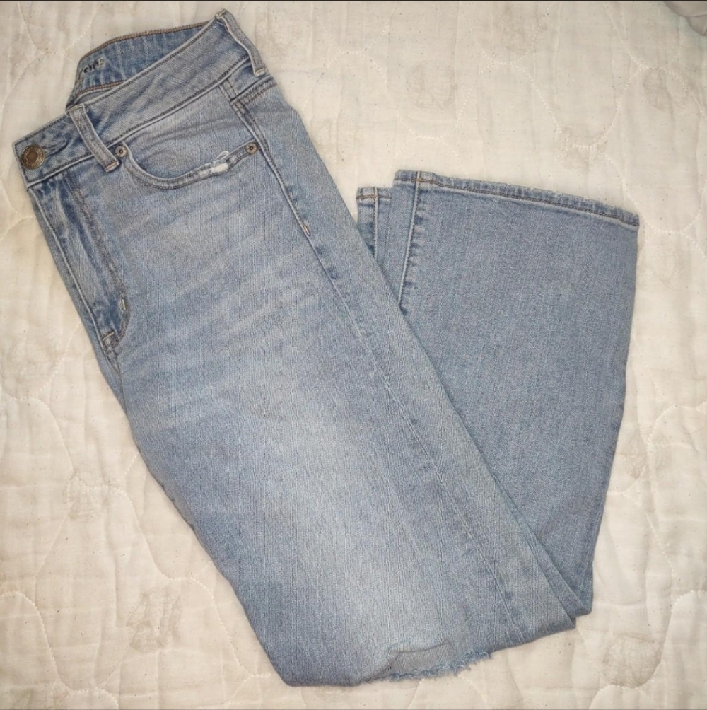 American Eagle Outfitters Light Blue Kick Crop Jeans